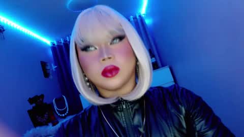 Snapshot of amiadoll chatting on 03-02-25, 01:05 Queen Mireska online show from 03-02-25, 01:05