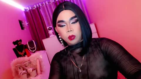 Snapshot of amiadoll chatting on 03-03-25, 12:27 Queen Mireska online show from 03-03-25, 12:27