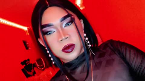 Snapshot of amiadoll chatting on 03-06-25, 01:03 Queen Mireska online show from 03-06-25, 01:03