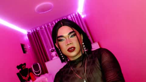 Snapshot of amiadoll chatting on 03-06-25, 07:10 Queen Mireska online show from 03-06-25, 07:10