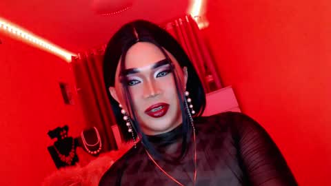 Snapshot of amiadoll chatting on 03-07-25, 05:06 Queen Mireska online show from 03-07-25, 05:06