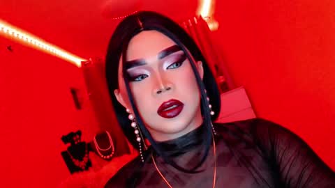 Snapshot of amiadoll chatting on 03-08-25, 01:14 Queen Mireska online show from 03-08-25, 01:14