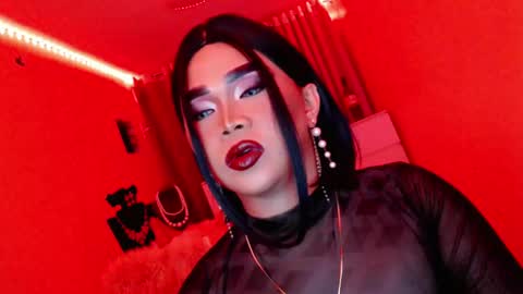 Snapshot of amiadoll chatting on 03-08-25, 04:17 Queen Mireska online show from 03-08-25, 04:17