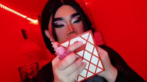 Snapshot of amiadoll chatting on 03-12-25, 12:36 Queen Mireska online show from 03-12-25, 12:36