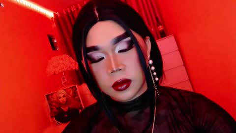 Snapshot of amiadoll chatting on 03-12-25, 03:40 Queen Mireska online show from 03-12-25, 03:40