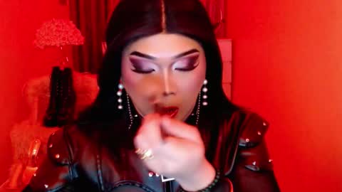 Snapshot of amiadoll chatting on 09-09-25, 10:26 Queen Mireska online show from 09-09-25, 10:26