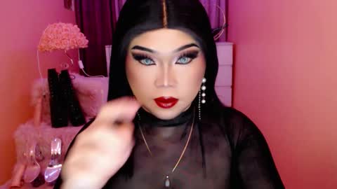 Snapshot of amiadoll chatting on 09-21-25, 11:45 Queen Mireska online show from 09-21-25, 11:45