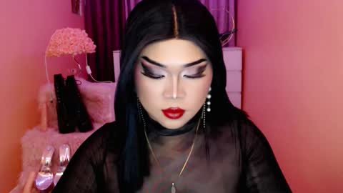 Snapshot of amiadoll chatting on 09-22-25, 12:40 Queen Mireska online show from 09-22-25, 12:40