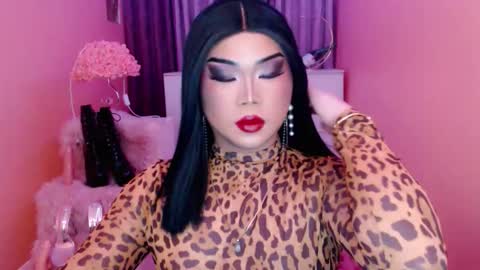 Snapshot of amiadoll chatting on 09-24-25, 01:25 Queen Mireska online show from 09-24-25, 01:25