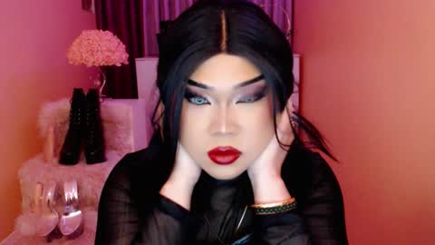 Snapshot of amiadoll chatting on 09-27-25, 01:49 Queen Mireska online show from 09-27-25, 01:49