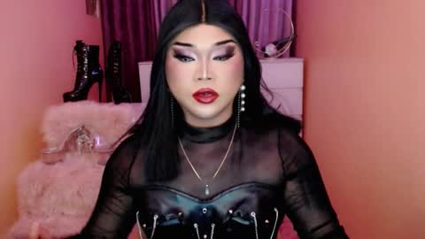 Snapshot of amiadoll chatting on 10-04-25, 12:47 Queen Mireska online show from 10-04-25, 12:47