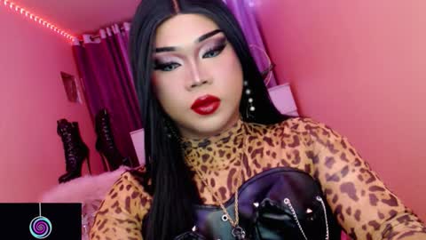 Snapshot of amiadoll chatting on 10-09-25, 01:42 Queen Mireska online show from 10-09-25, 01:42