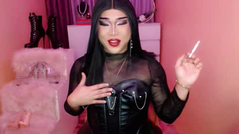 Snapshot of amiadoll chatting on 10-10-25, 02:05 Queen Mireska online show from 10-10-25, 02:05