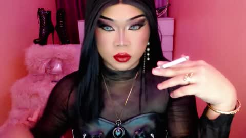 Snapshot of amiadoll chatting on 10-12-25, 02:05 Queen Mireska online show from 10-12-25, 02:05