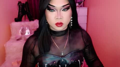 Snapshot of amiadoll chatting on 10-19-25, 02:40 Queen Mireska online show from 10-19-25, 02:40