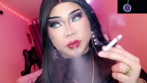 Snapshot of amiadoll chatting on 10-21-25, 05:35 Queen Mireska online show from 10-21-25, 05:35