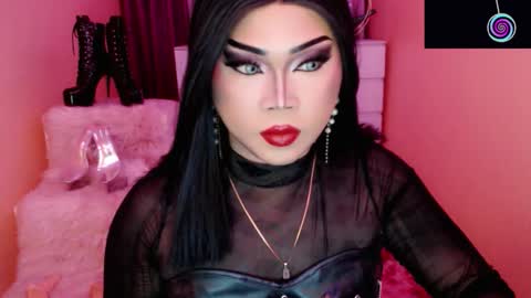 Snapshot of amiadoll chatting on 10-23-25, 01:54 Queen Mireska online show from 10-23-25, 01:54