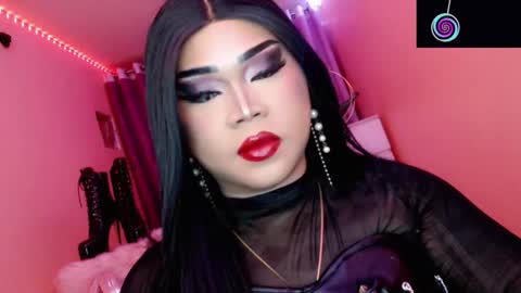 Snapshot of amiadoll chatting on 10-24-25, 02:35 Queen Mireska online show from 10-24-25, 02:35