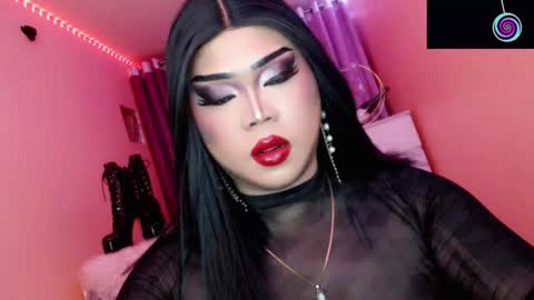 Snapshot of amiadoll chatting on 10-26-25, 03:40 Queen Mireska online show from 10-26-25, 03:40