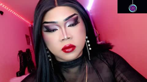 Snapshot of amiadoll chatting on 10-27-25, 02:43 Queen Mireska online show from 10-27-25, 02:43