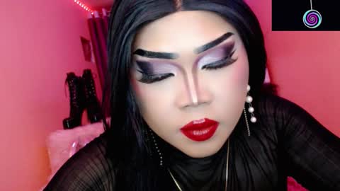 Snapshot of amiadoll chatting on 10-28-25, 04:42 Queen Mireska online show from 10-28-25, 04:42