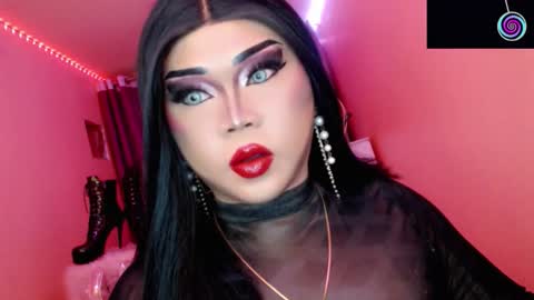 Snapshot of amiadoll chatting on 11-07-25, 02:50 Queen Mireska online show from 11-07-25, 02:50