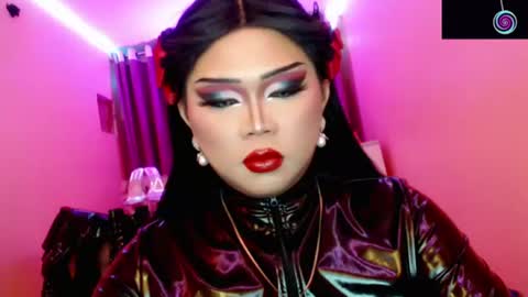Snapshot of amiadoll chatting on 06-22-26, 04:15 Queen Mireska online show from 06-22-26, 04:15