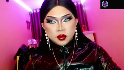 Snapshot of amiadoll chatting on 07-03-26, 02:12 Queen Mireska online show from 07-03-26, 02:12