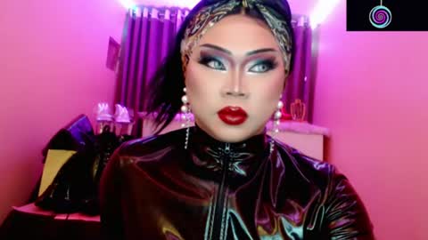 Snapshot of amiadoll chatting on 07-04-26, 04:02 Queen Mireska online show from 07-04-26, 04:02