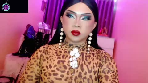 Snapshot of amiadoll chatting on 07-09-26, 03:05 Queen Mireska online show from 07-09-26, 03:05