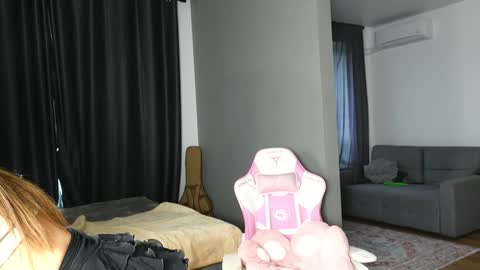 Snapshot of amilia4u chatting on 09-29-25, 07:57 A online show from 09-29-25, 07:57