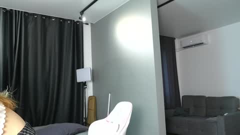 Snapshot of amilia4u chatting on 10-28-25, 07:56 A online show from 10-28-25, 07:56