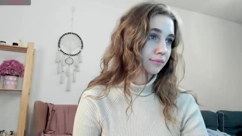 Snapshot of amillygil chatting on 04-05-26, 09:34 Emily online show from 04-05-26, 09:34