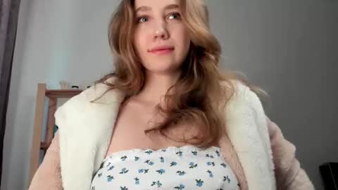 Snapshot of amillygil chatting on 04-21-26, 08:31 Emily online show from 04-21-26, 08:31