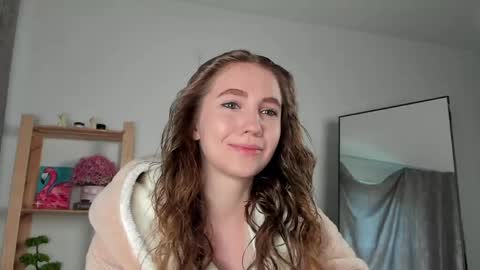 Snapshot of amillygil chatting on 05-18-26, 09:48 Emily online show from 05-18-26, 09:48