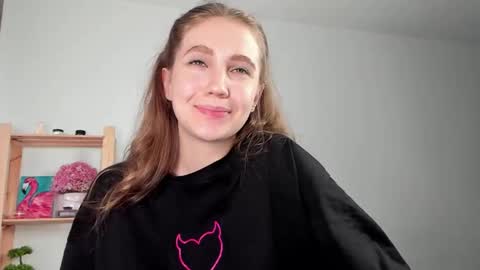 Snapshot of amillygil chatting on 06-03-26, 05:54 Emily online show from 06-03-26, 05:54