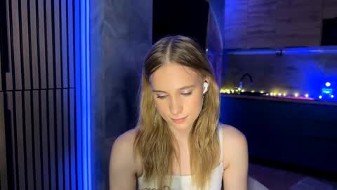Amily online show from 05-19-26, 04:35