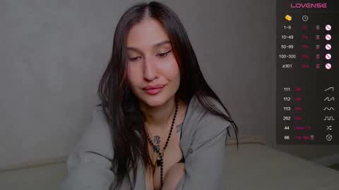 Snapshot of aminegulse chatting on 10-26-25, 12:16 Camilla online show from 10-26-25, 12:16