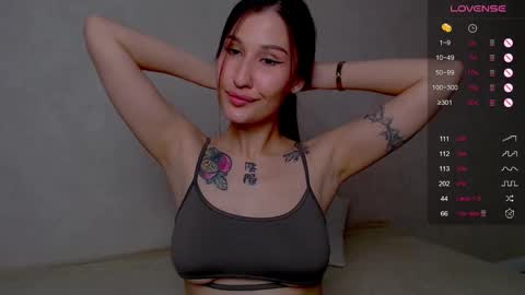 Snapshot of aminegulse chatting on 10-27-25, 11:31 Camilla online show from 10-27-25, 11:31