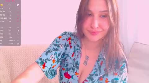 Snapshot of aminegulse chatting on 07-06-26, 12:18 Camilla online show from 07-06-26, 12:18