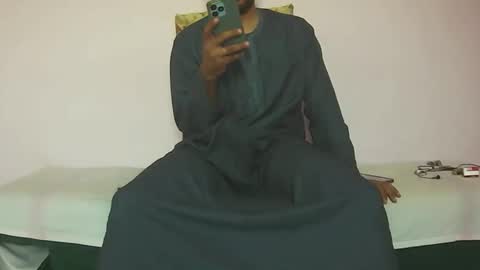 Snapshot of amir_elaraby chatting on 10-21-25, 03:02 Amir online show from 10-21-25, 03:02