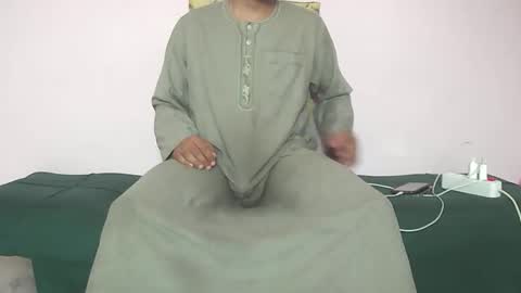 Snapshot of amir_elaraby chatting on 11-03-25, 09:32 Amir online show from 11-03-25, 09:32