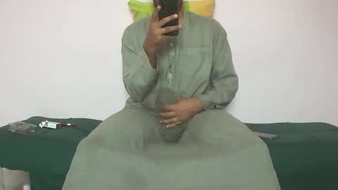 Snapshot of amir_elaraby chatting on 11-10-25, 01:21 Amir online show from 11-10-25, 01:21