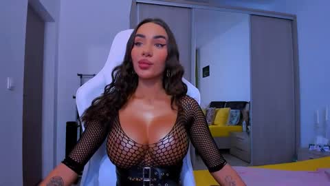 Snapshot of amiracataleya chatting on 01-10-25, 08:07 Arinna online show from 01-10-25, 08:07