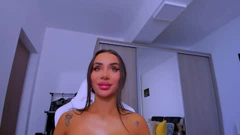 Snapshot of amiracataleya chatting on 01-16-25, 02:19 Arinna online show from 01-16-25, 02:19