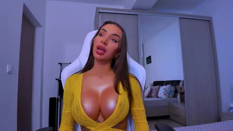Snapshot of amiracataleya chatting on 01-20-25, 09:46 Arinna online show from 01-20-25, 09:46