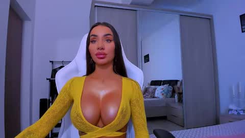 Snapshot of amiracataleya chatting on 01-20-25, 03:50 Arinna online show from 01-20-25, 03:50