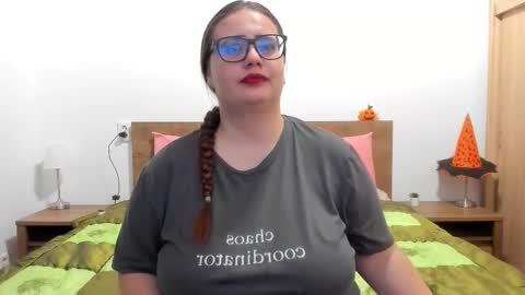 Amira Vyxen online show from 11-21-25, 09:13