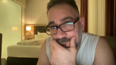Snapshot of amirsds3298129 chatting on 02-15-26, 06:15 amirsds3298129 online show from 02-15-26, 06:15