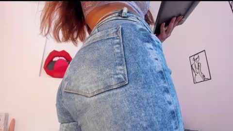 Snapshot of amisi_ari chatting on 12-09-24, 06:25 hi guys im ariani ill be off till december 1st for vacation if u want u can add me on snapchat by bio and talk or play there online show from 12-09-24, 06:25